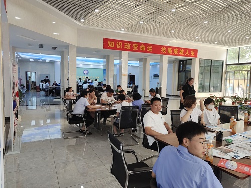 石家莊鐵路學校2021年報名現場火爆 校園環境 第2張